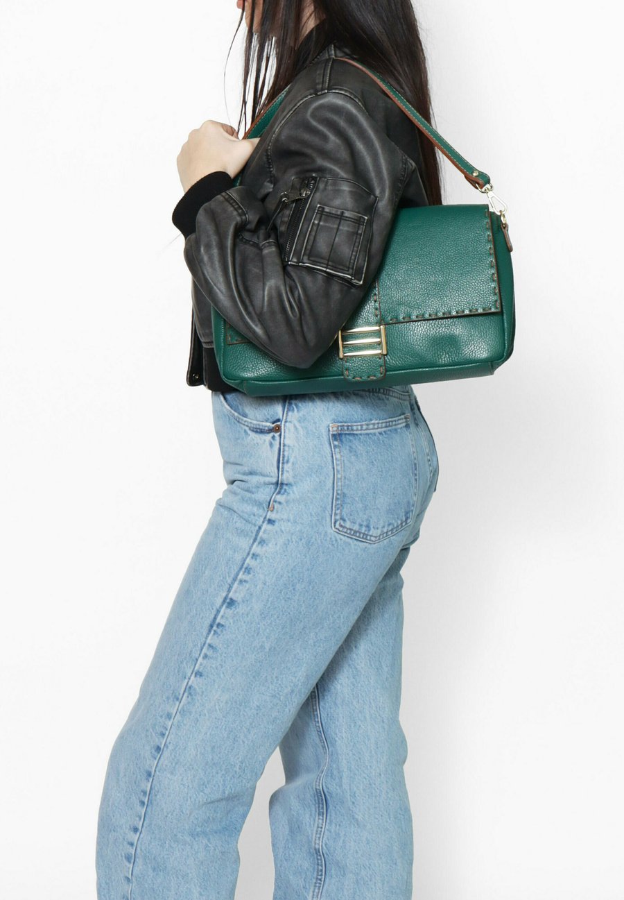 Сумка Chiara Ferretti SHOULDER, D Pavone/Blue
Сумка Chiara Ferretti SHOULDER, D Pavone/Blue