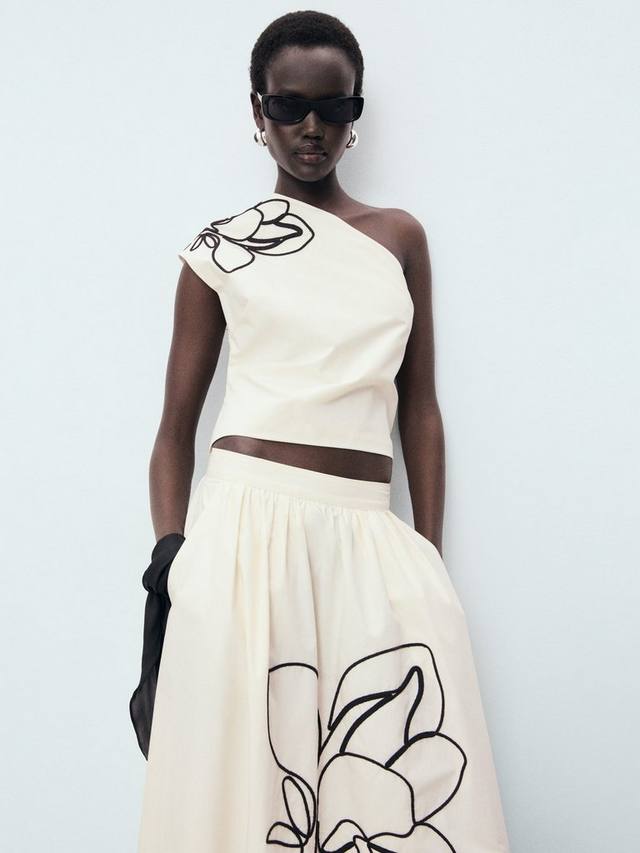 Топ Bari Cotton с асимметричной вышивкой цветами Mango, Natural White
Топ Bari Cotton с асимметричной вышивкой цветами Mango, Natural White