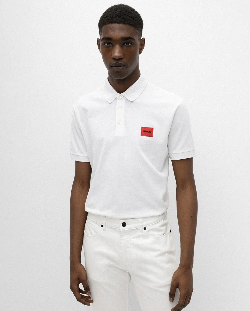 Мужская поло приталенного кроя с красной логотипной биркой Hugo, белый
Мужская поло приталенного кроя с красной логотипной биркой Hugo, белый