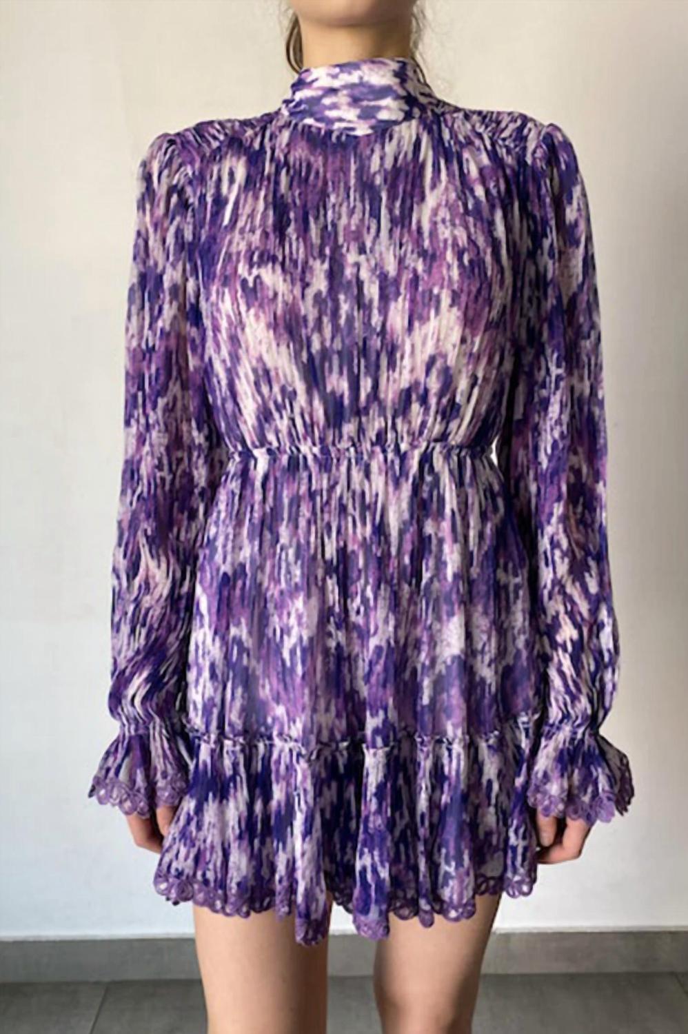 Платье Anum в фиолетовом цвете Hemant & Nandita
Платье Anum в фиолетовом цвете Hemant & Nandita