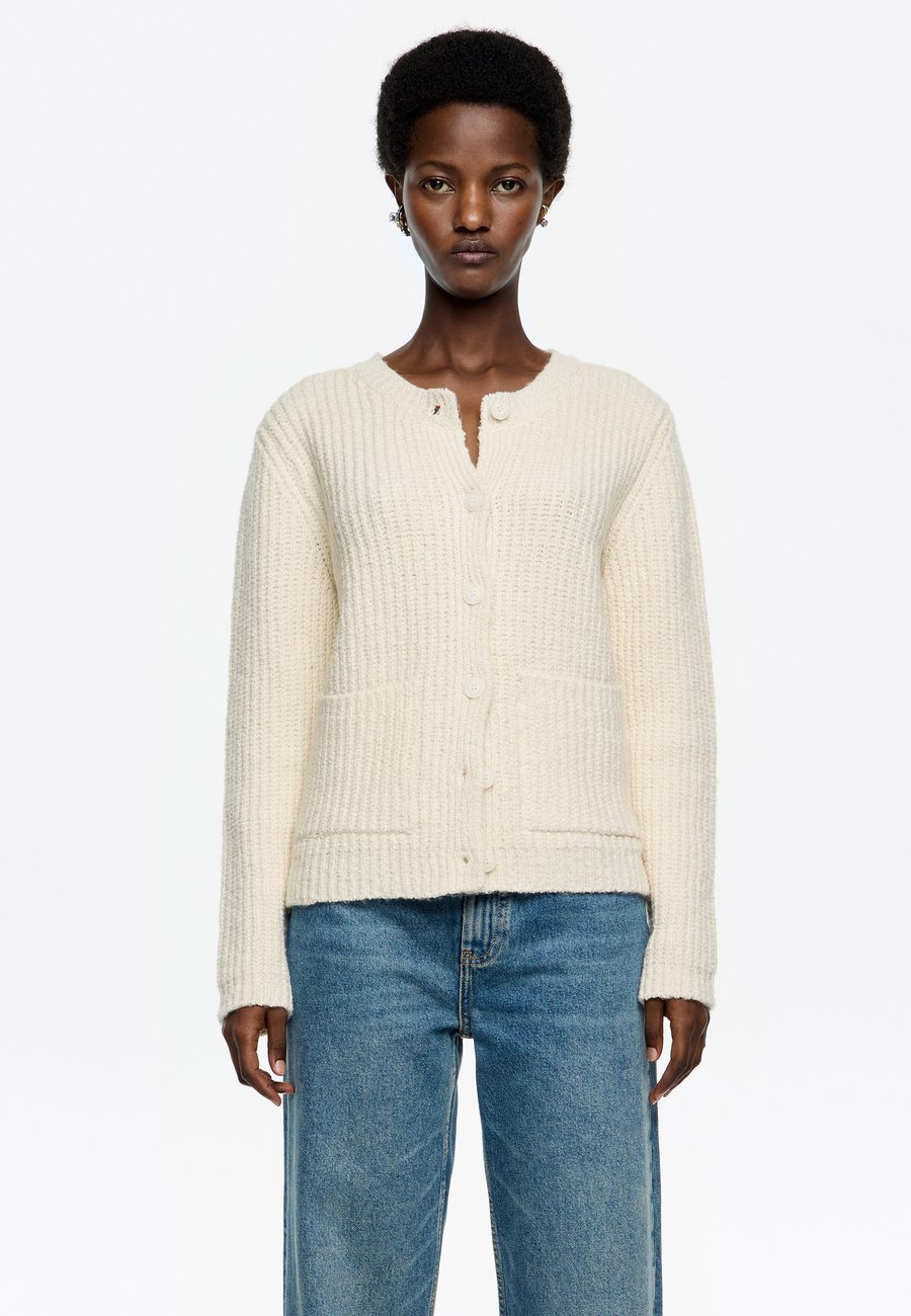 Кардиган Bimba Y Lola Cardigan, Marfil/Beige
Кардиган Bimba Y Lola Cardigan, Marfil/Beige