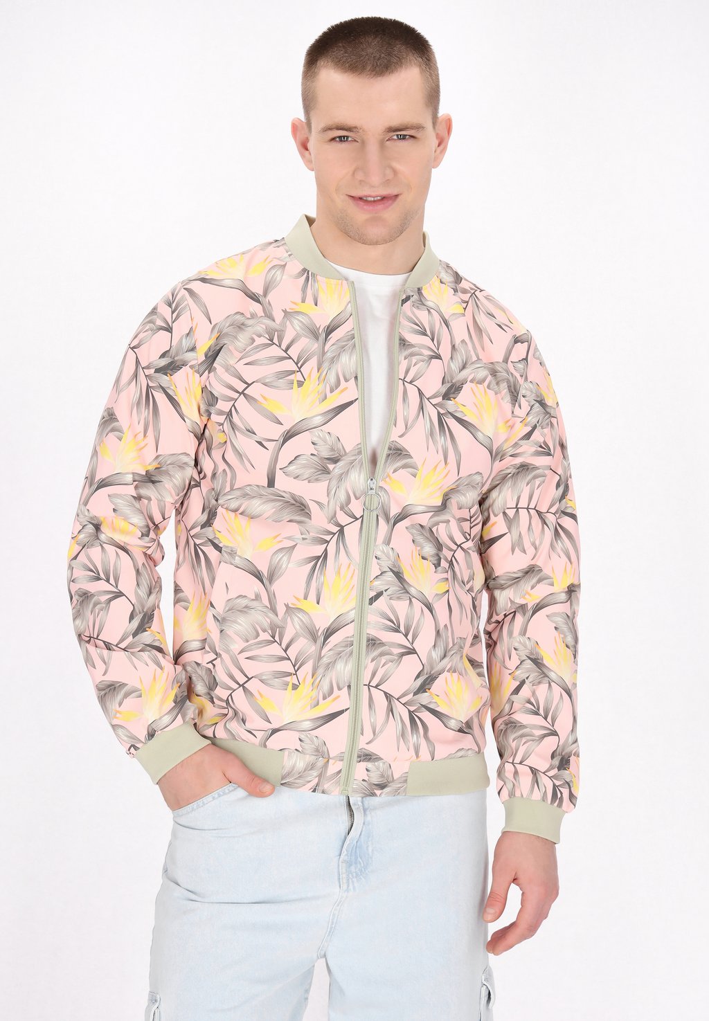 Куртка-бомбер Mo, светло-розовый
Куртка-бомбер Mo, светло-розовый