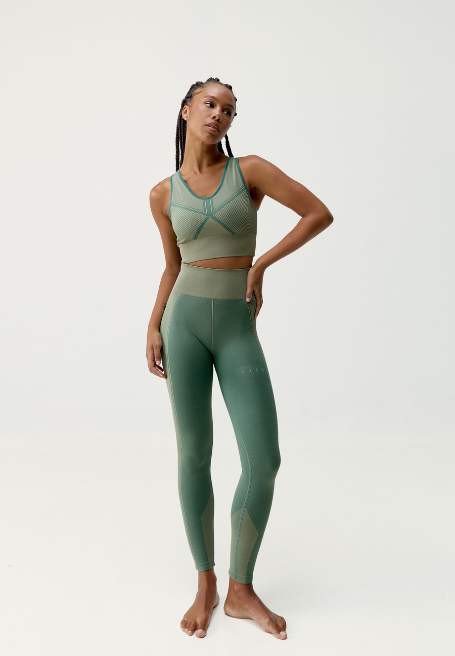 Леггинсы Born Living Yoga BUDDHA, Verde Oscuro/Dark Green
Леггинсы Born Living Yoga BUDDHA, Verde Oscuro/Dark Green