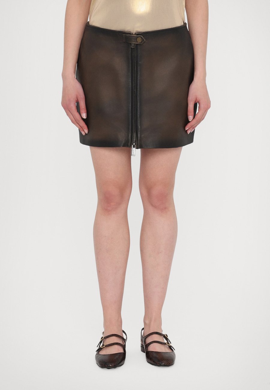 Юбка Holzweiler CIA SKIRT, Brown
Юбка Holzweiler CIA SKIRT, Brown