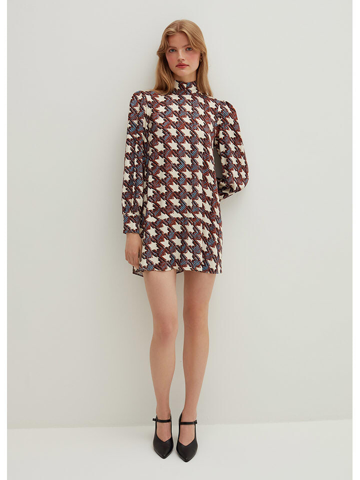 Короткое платье STEFANEL, цвет schwarz/rot/hellblau
Короткое платье STEFANEL, цвет schwarz/rot/hellblau