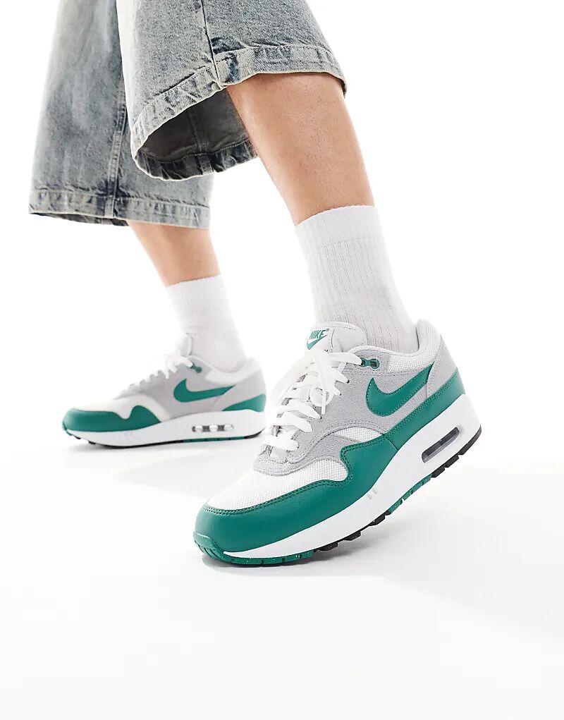 Кроссовки Nike Air Max 1 Ess серого и зеленого цветов
Кроссовки Nike Air Max 1 Ess серого и зеленого цветов