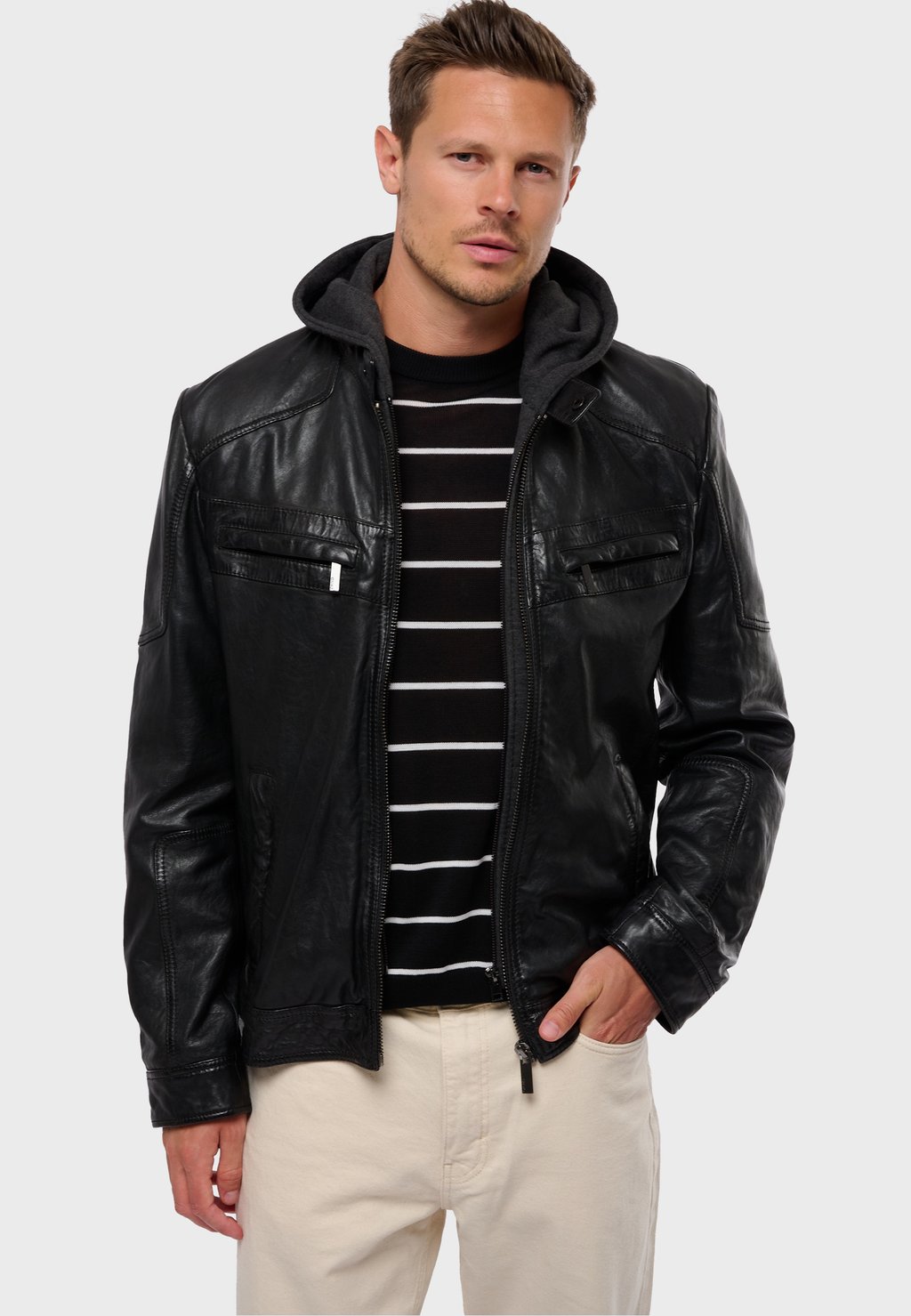 Кожаная куртка DRIVE 1 Oakwood, черный
Кожаная куртка DRIVE 1 Oakwood, черный