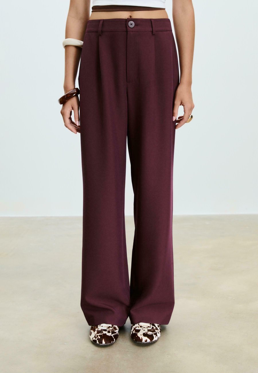 Брюки Stradivarius SMART STRAIGHT, Dark Red
Брюки Stradivarius SMART STRAIGHT, Dark Red