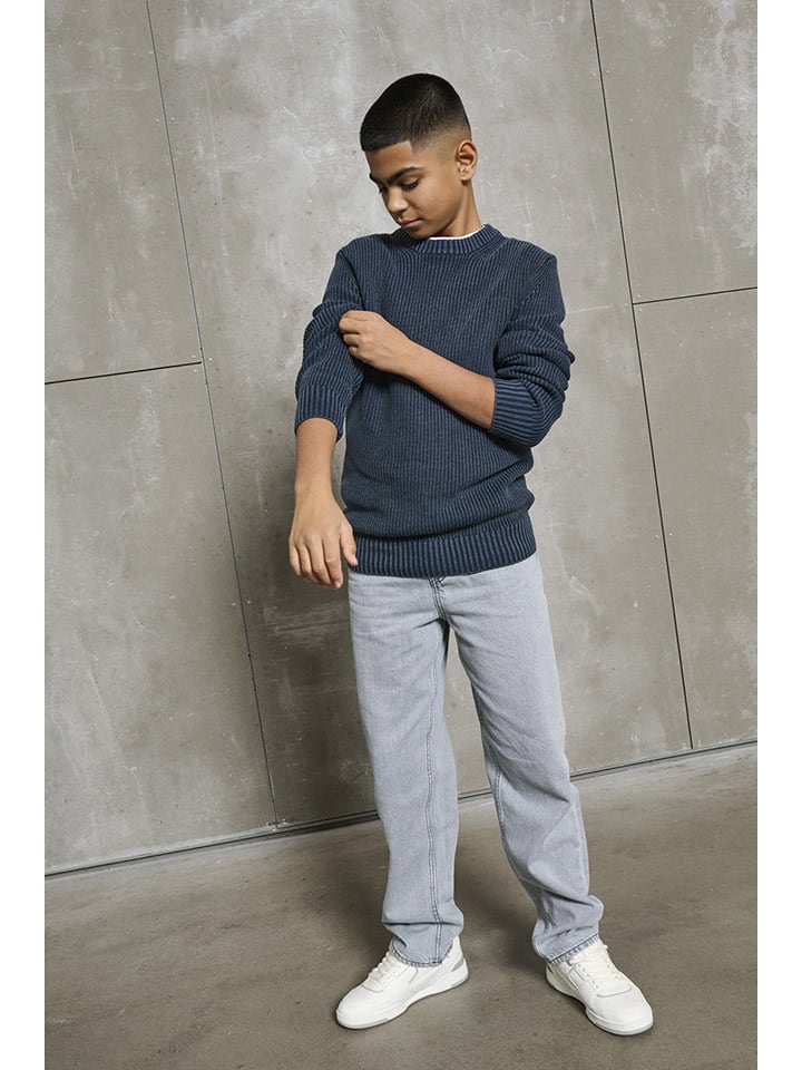 Свитер "Rosu" темно-синего цвета Only&Sons
Свитер "Rosu" темно-синего цвета Only&Sons