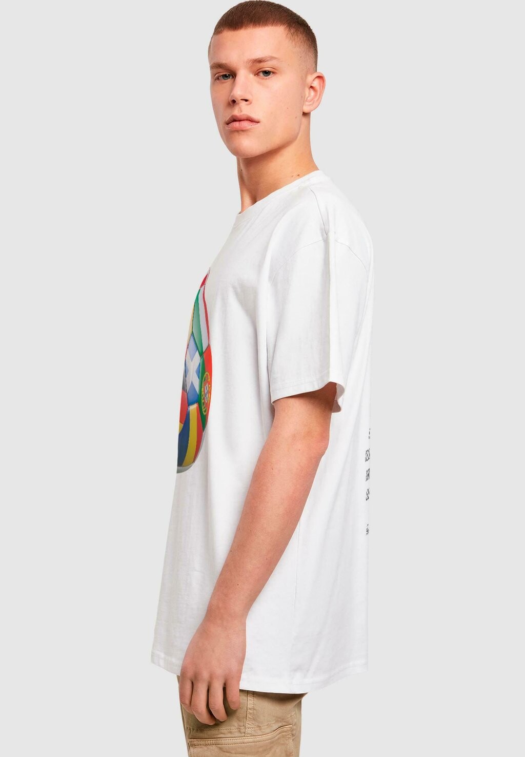 Футболки с принтом FOOTBALL'S COMING HOME EUROPE TOUR OVERSIZE TEE Upscale by Mister Tee, белый
Футболки с принтом FOOTBALL'S COMING HOME EUROPE TOUR OVERSIZE TEE Upscale by Mister Tee, белый