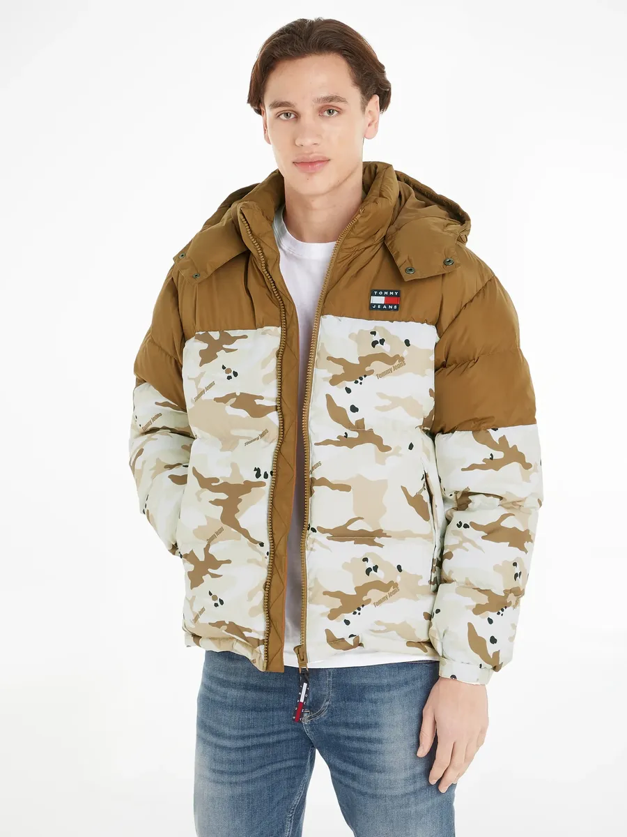 Стеганая куртка Tommy Jeans "TJM CLBK AOP ALASKA PUFFER", с капюшоном, бежевый 
Стеганая куртка Tommy Jeans "TJM CLBK AOP ALASKA PUFFER", с капюшоном, бежевый