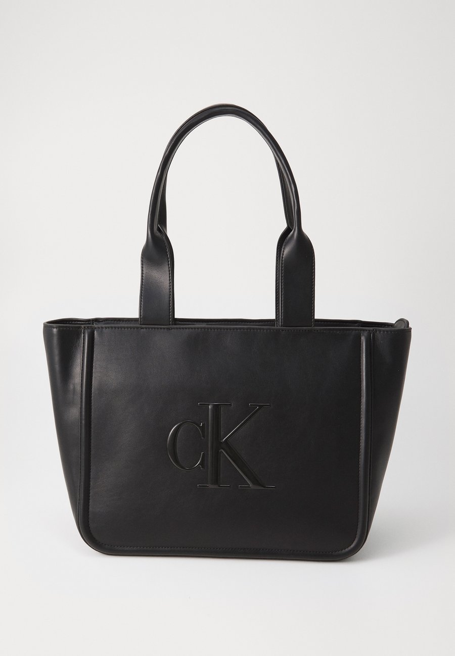Сумка-шоппер Calvin Klein BOLD MEDIUM TOTE, Black
Сумка-шоппер Calvin Klein BOLD MEDIUM TOTE, Black