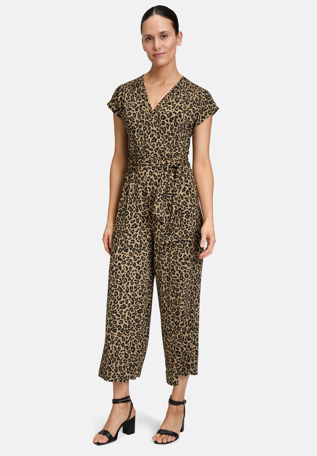 Комбинезон MIT EINGRIFFTASCHEN Betty Barclay, черный
Комбинезон MIT EINGRIFFTASCHEN Betty Barclay, черный