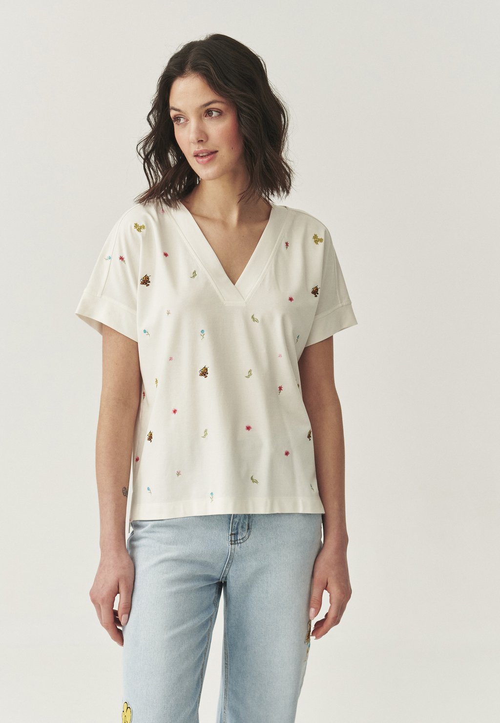 Футболка с принтом CELIA TATUUM, кремовый
Футболка с принтом CELIA TATUUM, кремовый