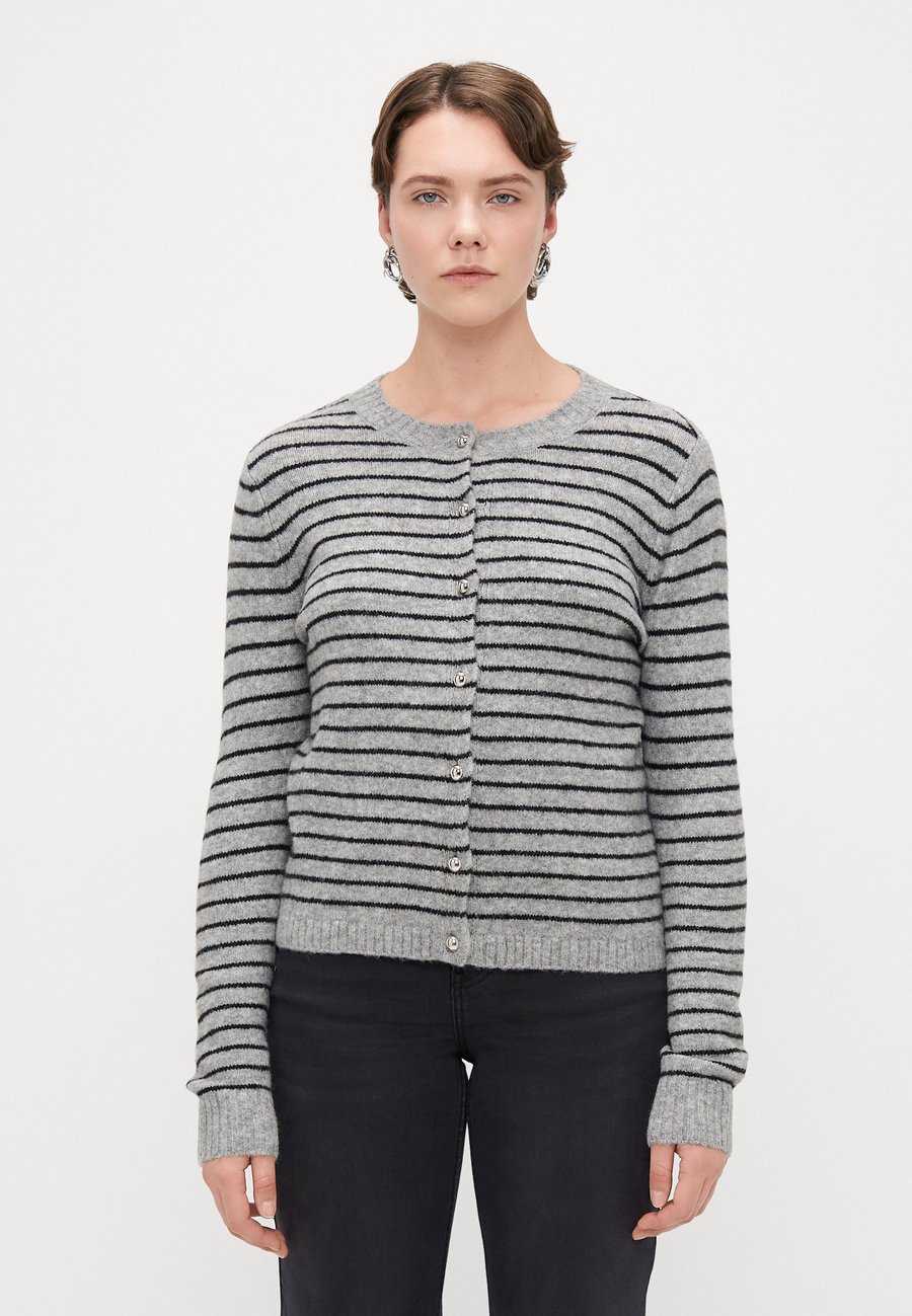 Кардиган ONLY Tall ONLCHESTER LIFE STRIPE, Light Grey Melange/Black/Silver-Coloured/Light Grey
Кардиган ONLY Tall ONLCHESTER LIFE STRIPE, Light Grey Melange/Black/Silver-Coloured/Light Grey