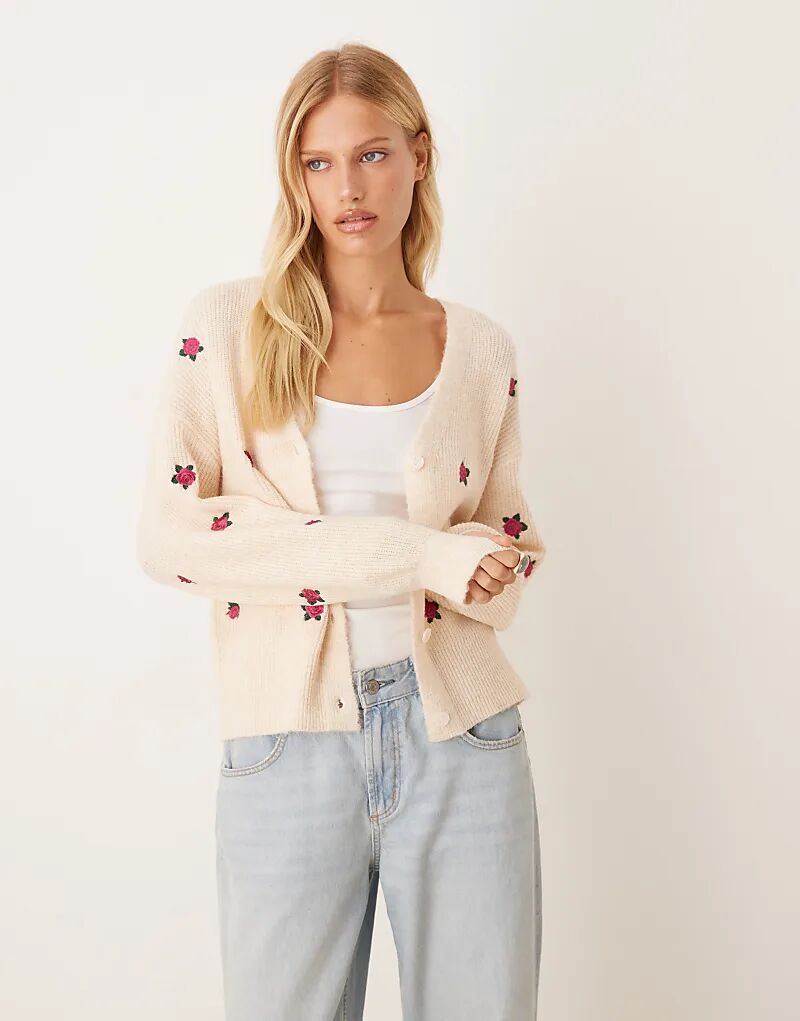Кардиган YAS с вышитыми розами и манжетами-фонариками кремового цвета
Кардиган YAS с вышитыми розами и манжетами-фонариками кремового цвета