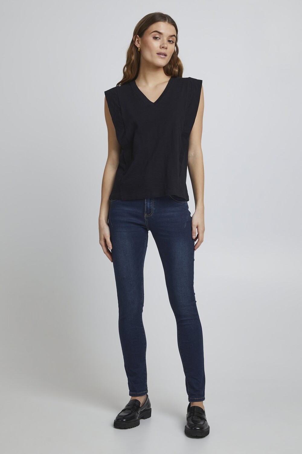 Джинсы облегающего кроя b.young
Джинсы облегающего кроя b.young