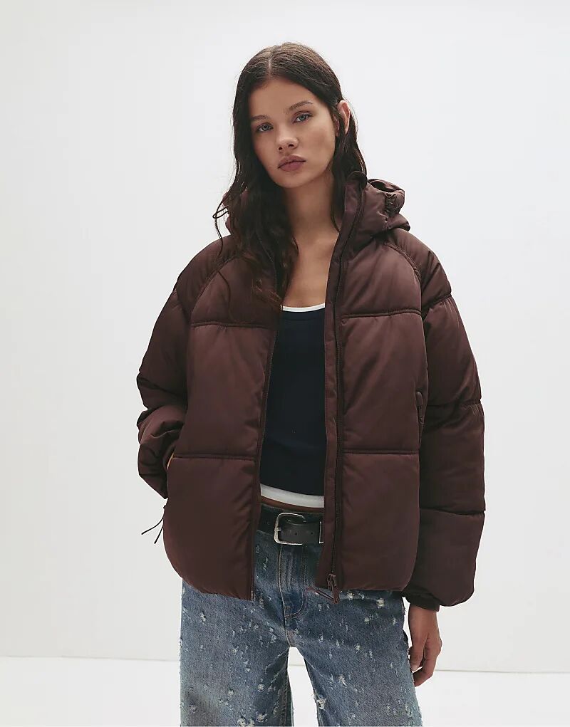 Стеганая куртка Pull&Bear с капюшоном, цвет «винный»
Стеганая куртка Pull&Bear с капюшоном, цвет «винный»