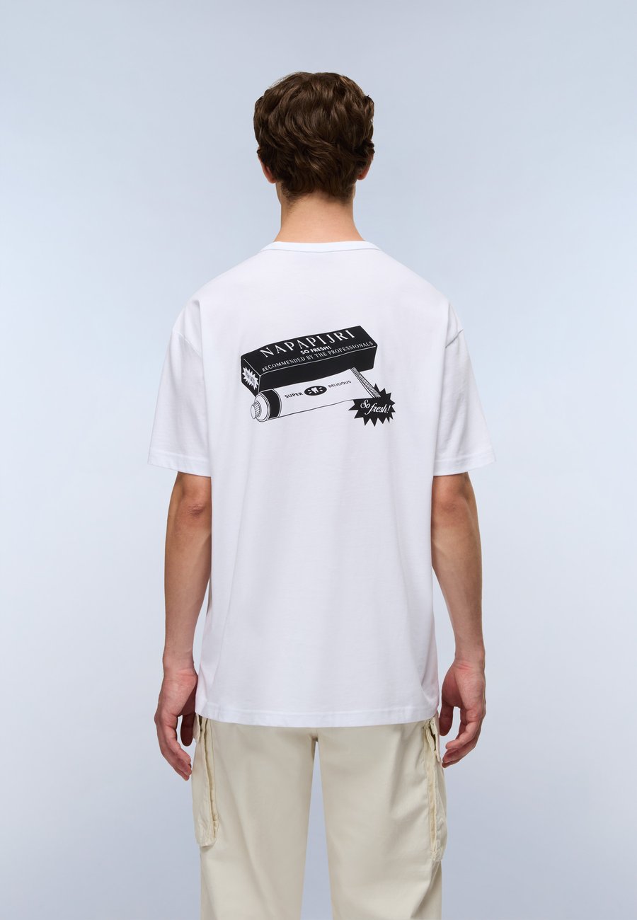 Футболка Napapijri BRETBY, White, Белый, Футболка Napapijri BRETBY, White
Футболка Napapijri BRETBY, White, Белый, Футболка Napapijri BRETBY, White