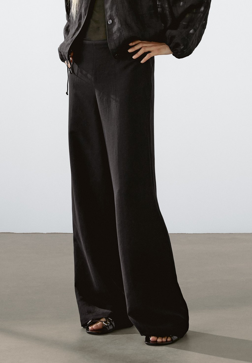 Брюки Massimo Dutti, черный 
Брюки Massimo Dutti, черный