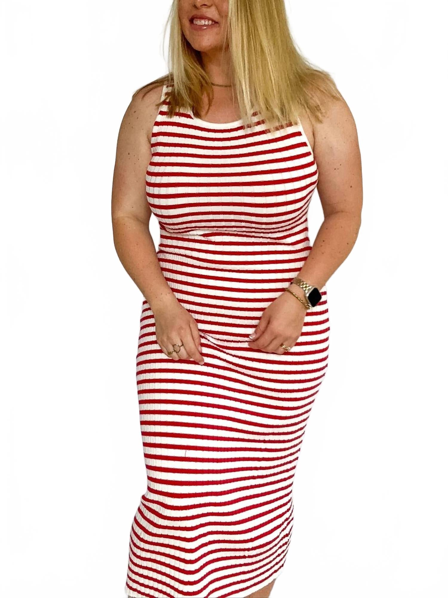 Бордовое миди-платье в полоску LE LIS
Бордовое миди-платье в полоску LE LIS