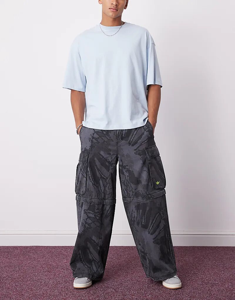 Брюки-карго adidas Originals с застежкой-молнией в цвете «мульти-серый»
Брюки-карго adidas Originals с застежкой-молнией в цвете «мульти-серый»