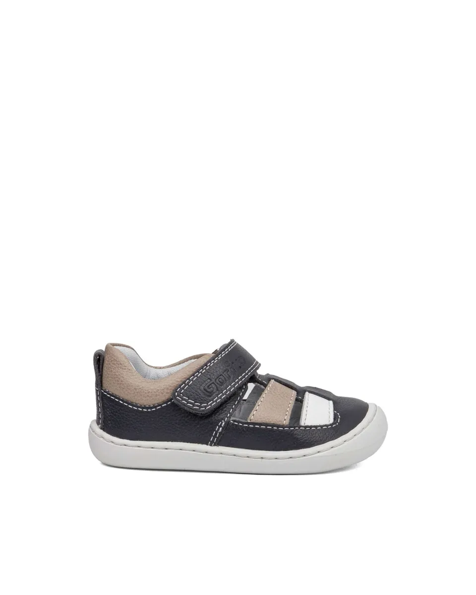 Закрытые кожаные сандалии для малышей Gorila, темно-синий
Закрытые кожаные сандалии для малышей Gorila, темно-синий