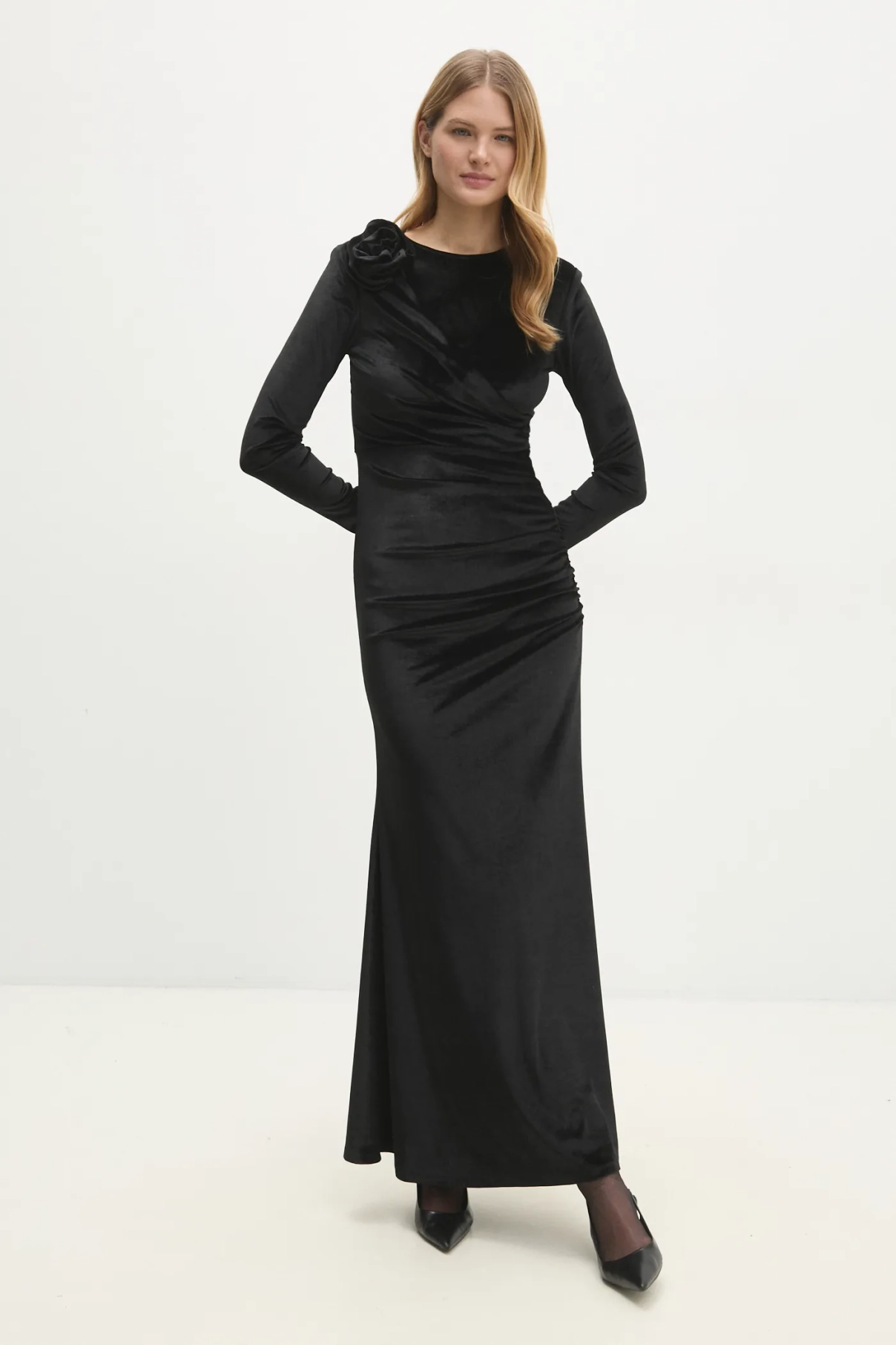 Бархатное платье Answear Lab, черный
Бархатное платье Answear Lab, черный