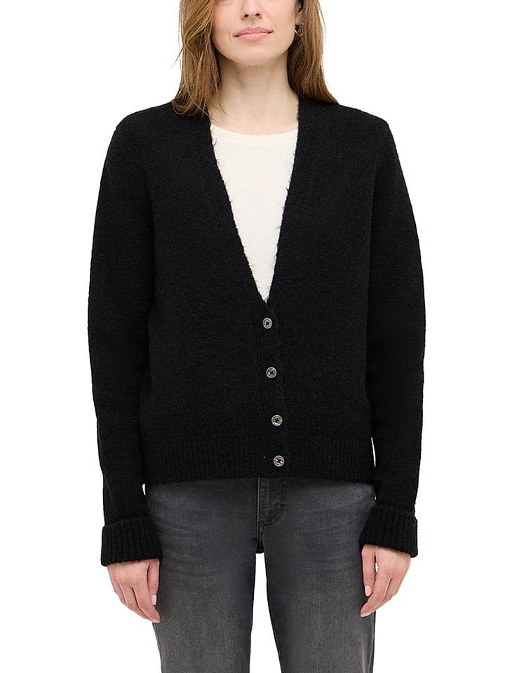 Кардиган черного цвета Mustang
Кардиган черного цвета Mustang