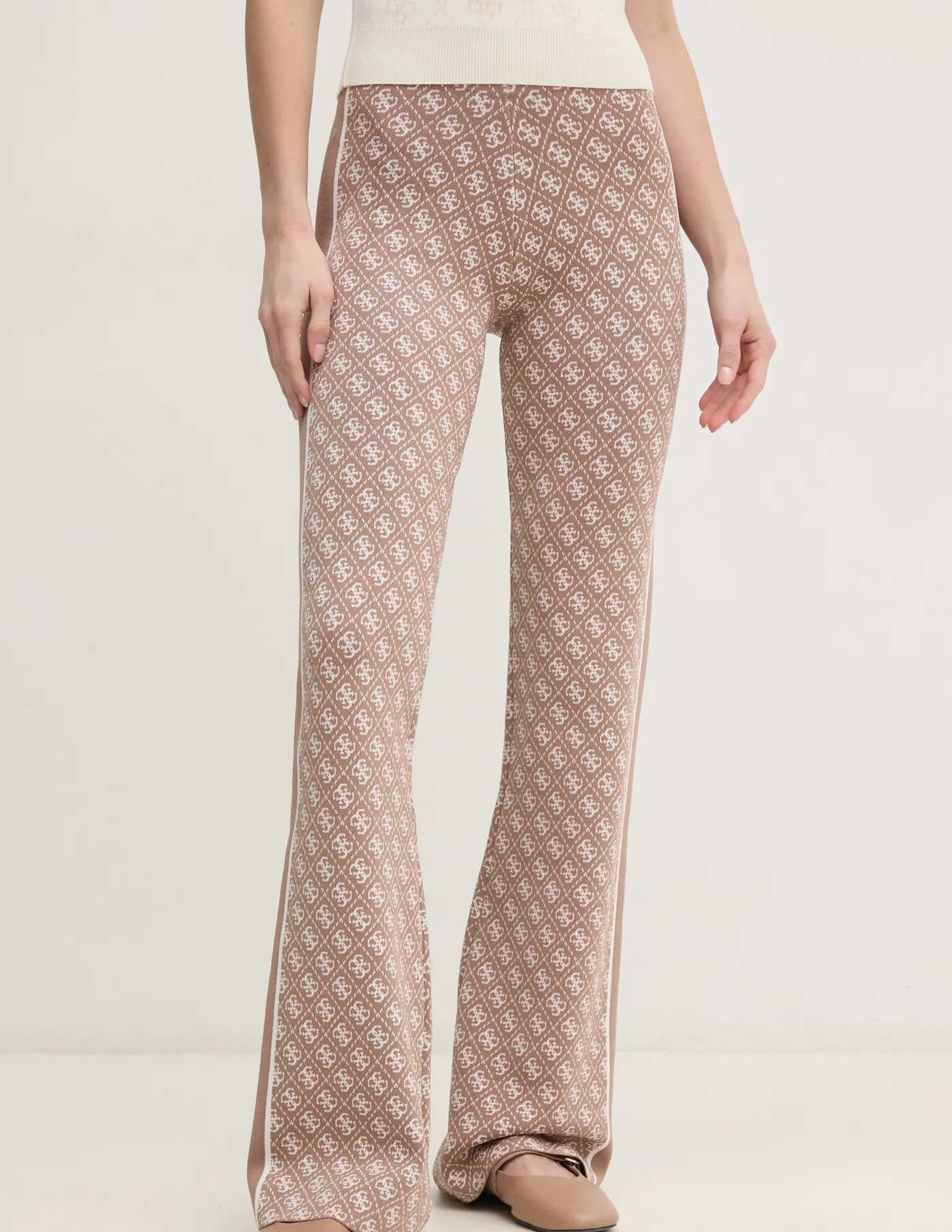 Брюки Guess, бежевый
Брюки Guess, бежевый