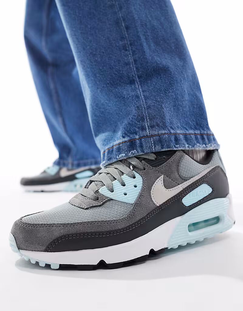 Кроссовки Nike Air Max 90 серого и светло-голубого цветов
Кроссовки Nike Air Max 90 серого и светло-голубого цветов