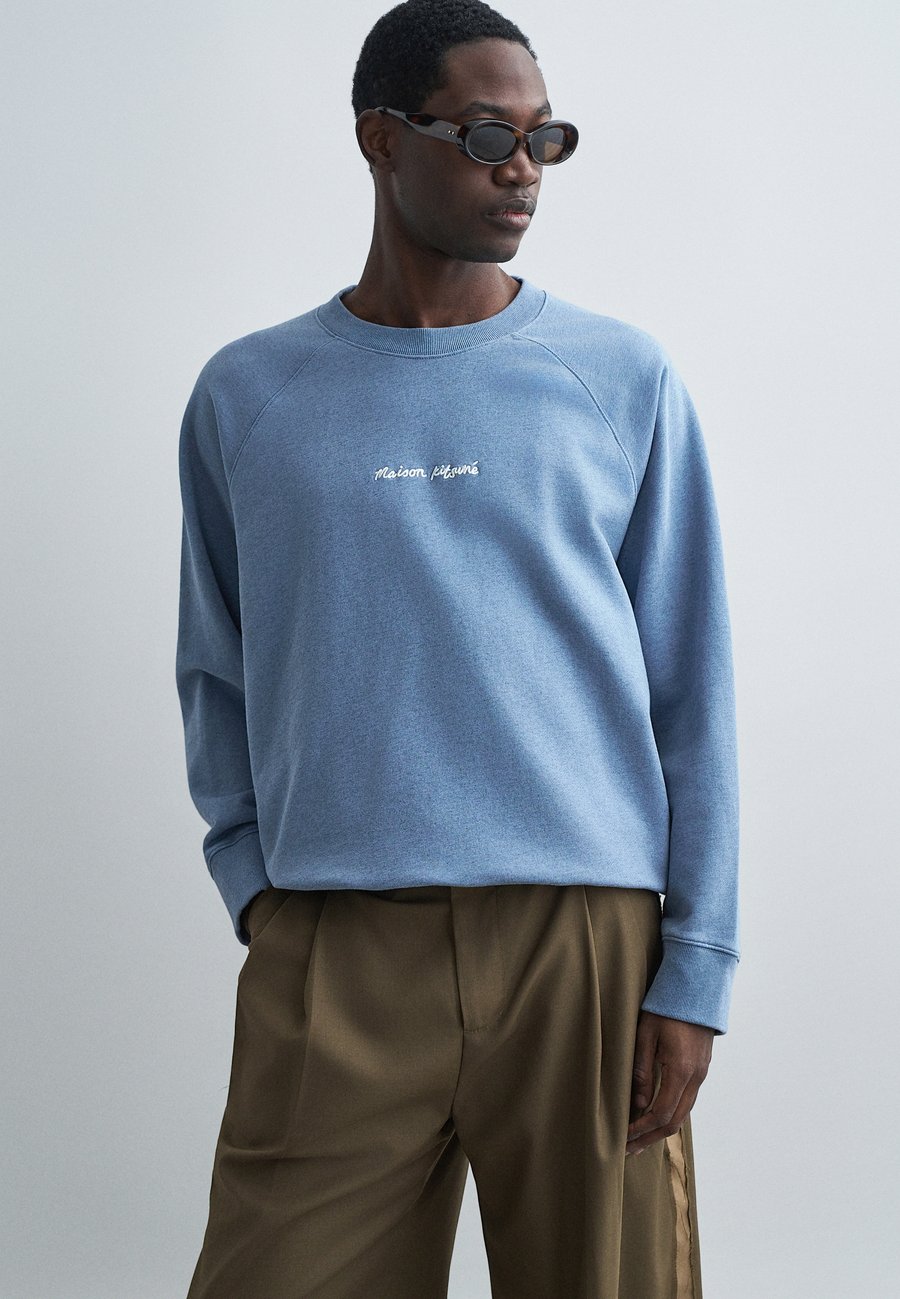 Толстовка Maison Kitsuné LINE HANDWRITING, Powder Blue/Blue, Синий, Толстовка Maison Kitsuné LINE HANDWRITING, Powder Blue/Blue
Толстовка Maison Kitsuné LINE HANDWRITING, Powder Blue/Blue, Синий, Толстовка Maison Kitsuné LINE HANDWRITING, Powder Blue/Blue
