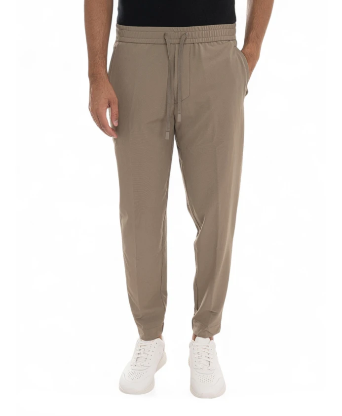 Спортивные штаны в стиле Tech Hugo, зеленый
Спортивные штаны в стиле Tech Hugo, зеленый