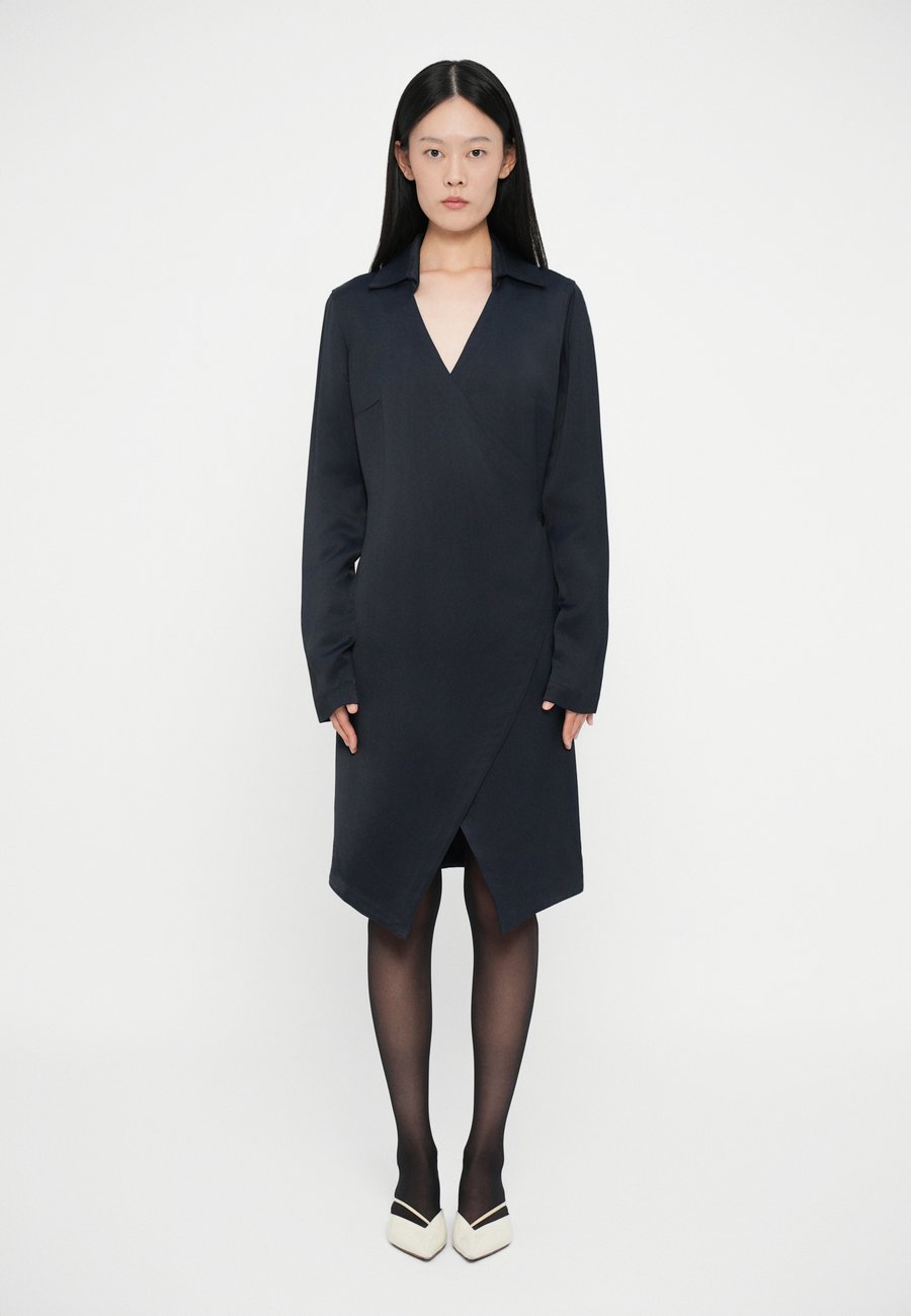 Платье REMAIN WRAP DRESS, Blue Graphite/Dark Blue
Платье REMAIN WRAP DRESS, Blue Graphite/Dark Blue
