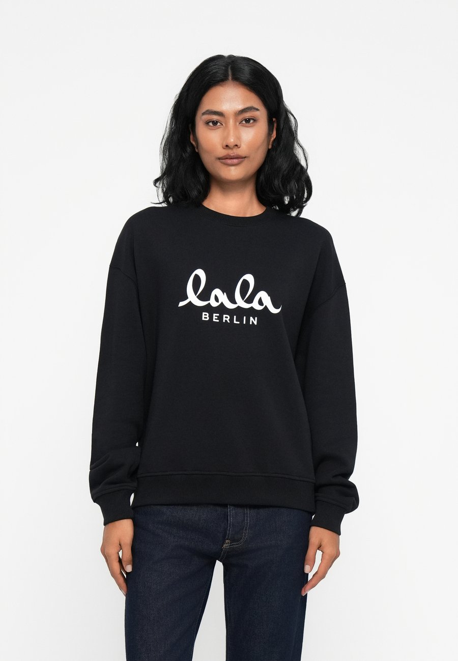Толстовка lala Berlin Sweatshirt, Black/White/Black, Белый, Толстовка lala Berlin Sweatshirt, Black/White/Black
Толстовка lala Berlin Sweatshirt, Black/White/Black, Белый, Толстовка lala Berlin Sweatshirt, Black/White/Black