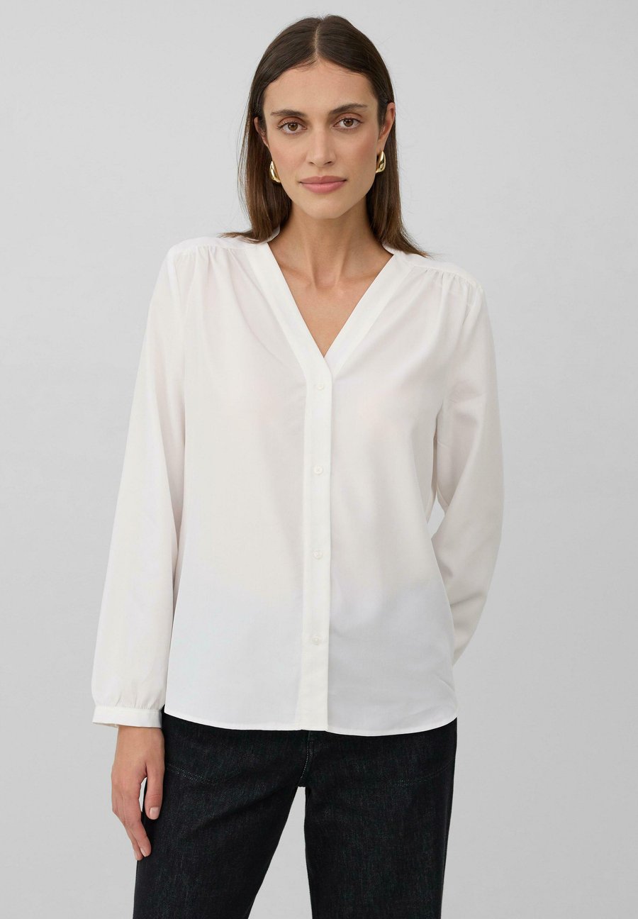 Блуза s.Oliver BLACK LABEL AUS MIT AUSSCHNITT, Creme/Off-White
Блуза s.Oliver BLACK LABEL AUS MIT AUSSCHNITT, Creme/Off-White