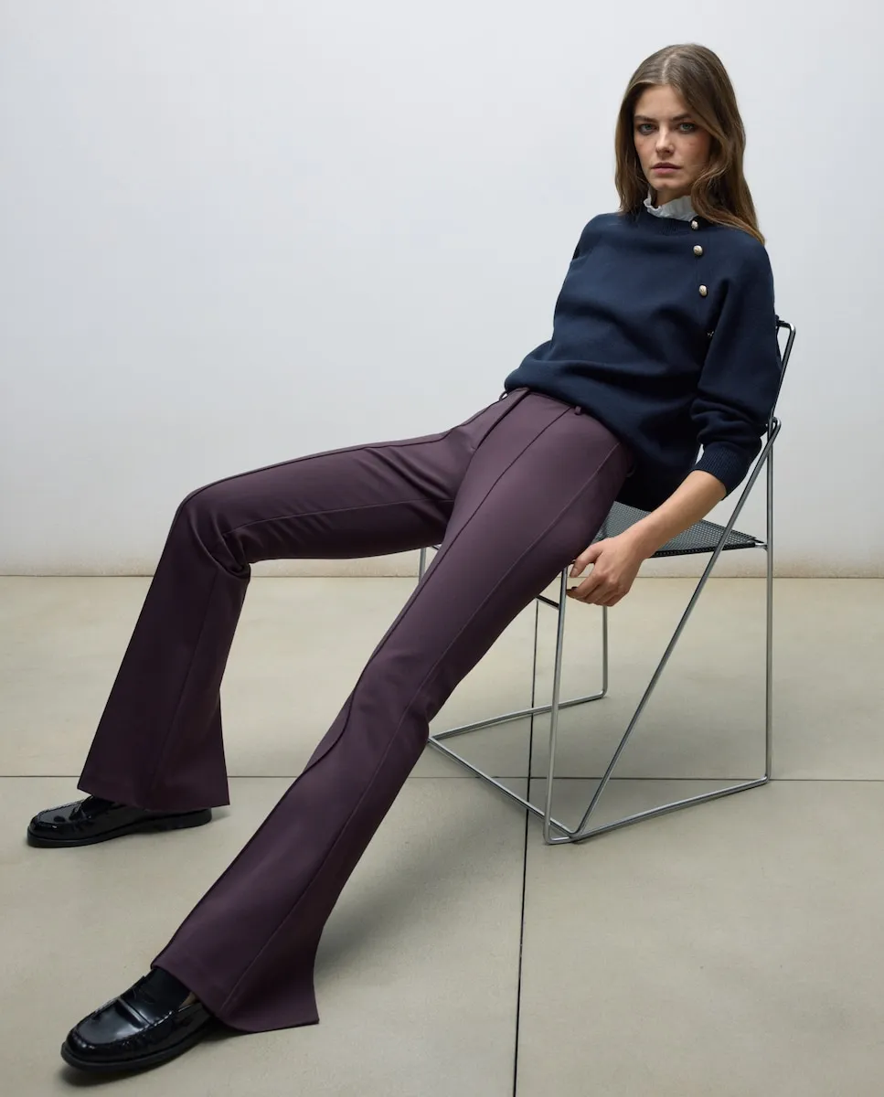 Женский свитер с отстегивающейся оборкой Tintoretto, темно-синий
Женский свитер с отстегивающейся оборкой Tintoretto, темно-синий