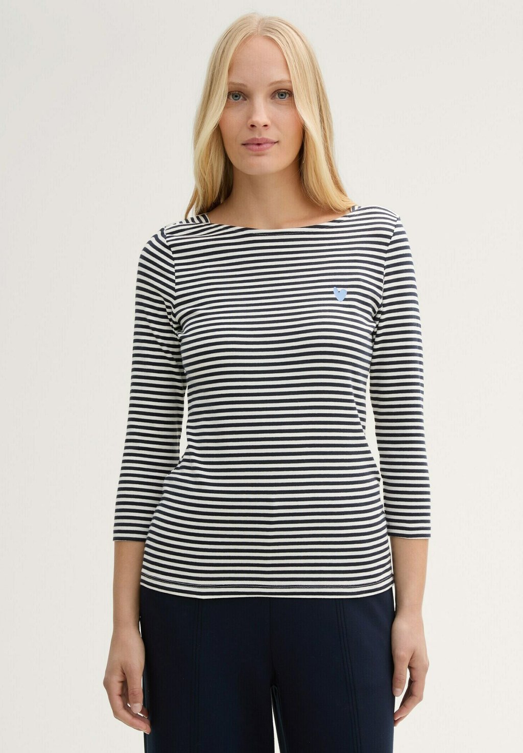 Топ с длинными рукавами MIT STREIFENMUSTER TOM TAILOR, темно-синий
Топ с длинными рукавами MIT STREIFENMUSTER TOM TAILOR, темно-синий