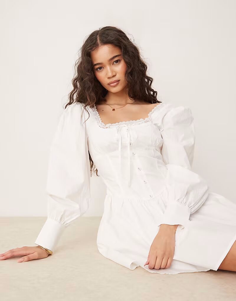 Гламурное платье с квадратным вырезом и длинными рукавами в оттенке белого цвета Glamorous
Гламурное платье с квадратным вырезом и длинными рукавами в оттенке белого цвета Glamorous