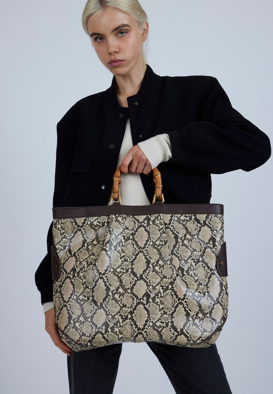 Сумка-шоппер Lonbali SNAKE, Beige
Сумка-шоппер Lonbali SNAKE, Beige