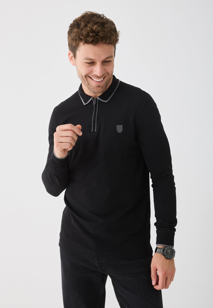 Поло Pier One LONG SLEEVED POLO SHIRT, True Black/Black
Поло Pier One LONG SLEEVED POLO SHIRT, True Black/Black