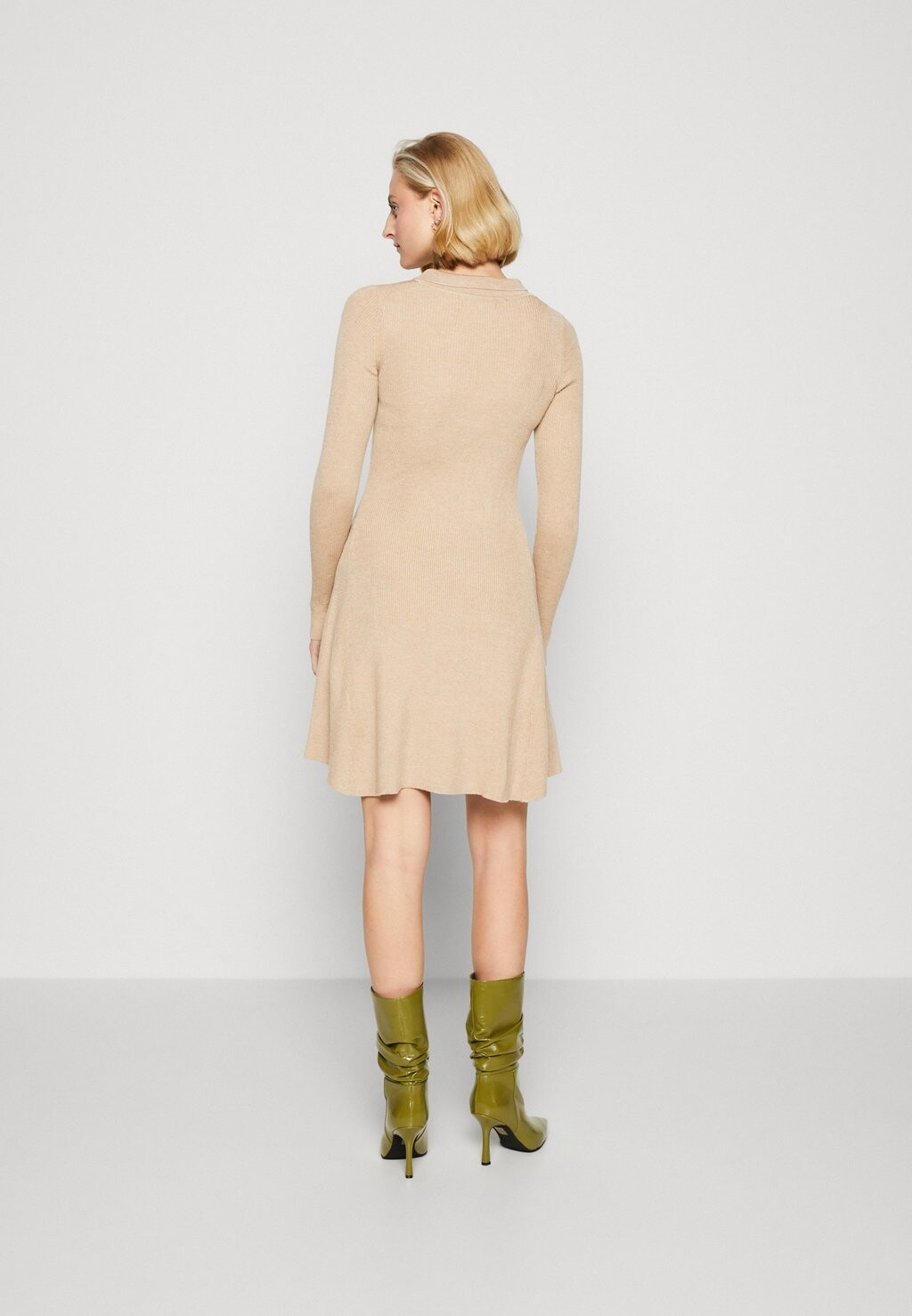 Платье-свитер Dress Linn Lindex, бежевый
Платье-свитер Dress Linn Lindex, бежевый