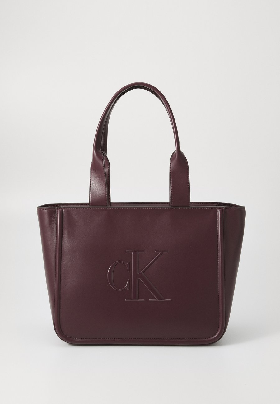 Сумка-шоппер Calvin Klein BOLD MEDIUM TOTE, Fudge/Dark Brown
Сумка-шоппер Calvin Klein BOLD MEDIUM TOTE, Fudge/Dark Brown