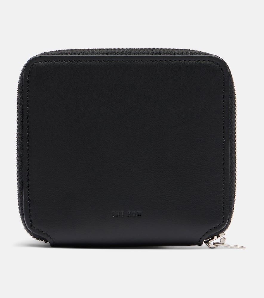 Маленький кожаный кошелёк The Row, Black Ans
Маленький кожаный кошелёк The Row, Black Ans