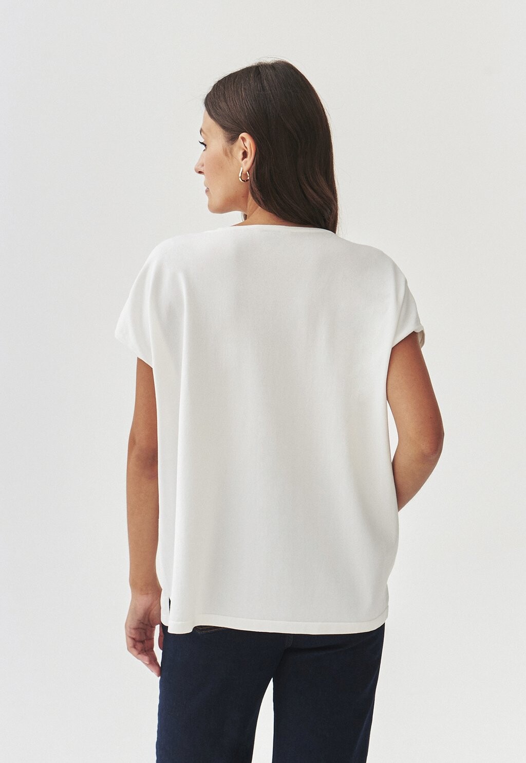 Базовая футболка ESTERE TATUUM, молочный
Базовая футболка ESTERE TATUUM, молочный