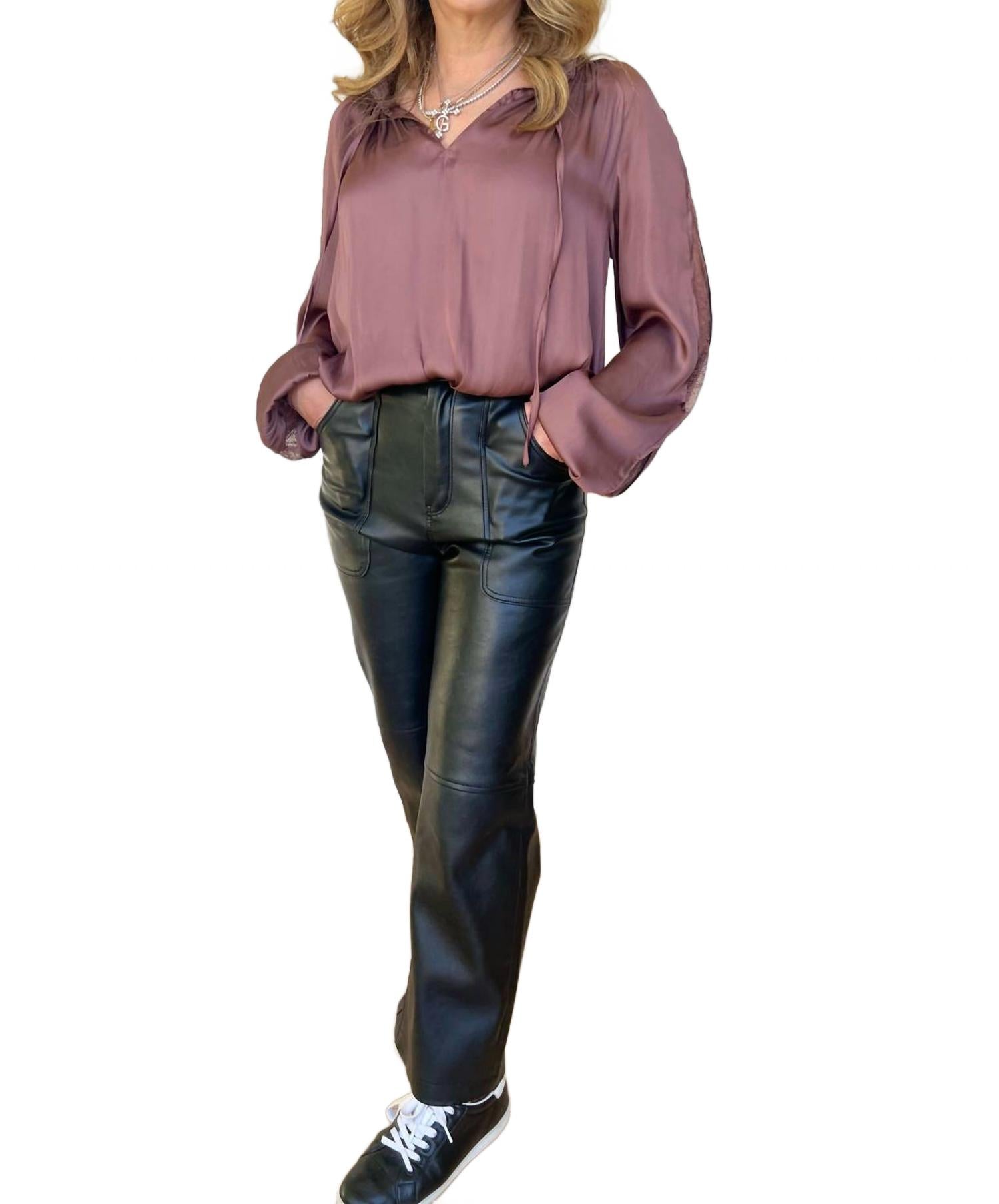 Блузка с разрезом на горловине и кружевными рукавами цвета какао Current air, коричневый
Блузка с разрезом на горловине и кружевными рукавами цвета какао Current air, коричневый