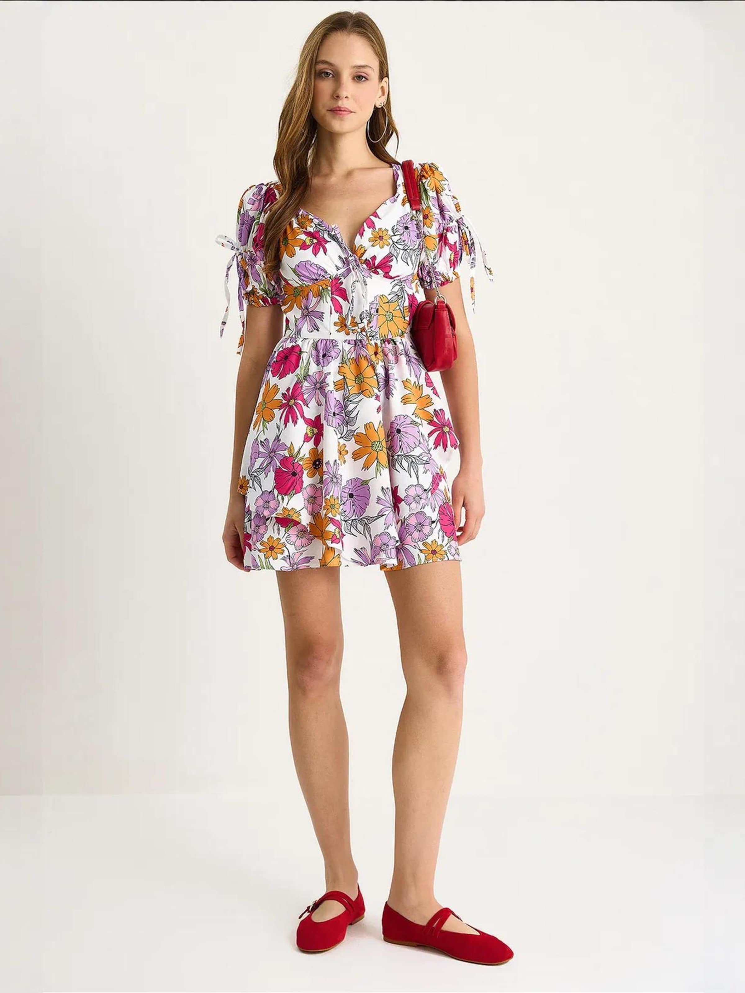 Bianco Lucci Платье в белом цвете
Bianco Lucci Платье в белом цвете