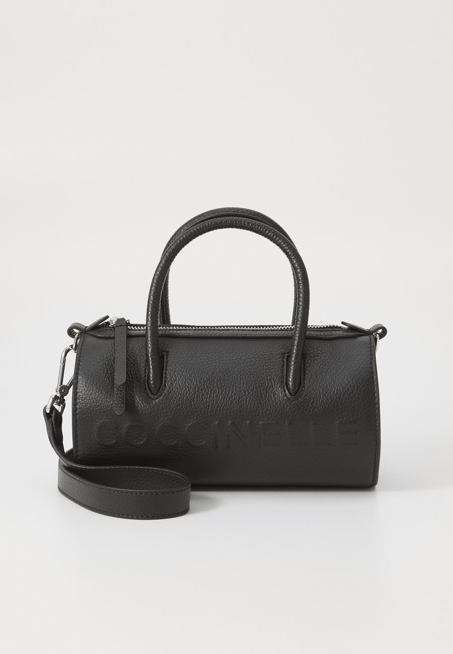 Сумка Coccinelle MYRTHA MAXI LOG, Noir/Black
Сумка Coccinelle MYRTHA MAXI LOG, Noir/Black