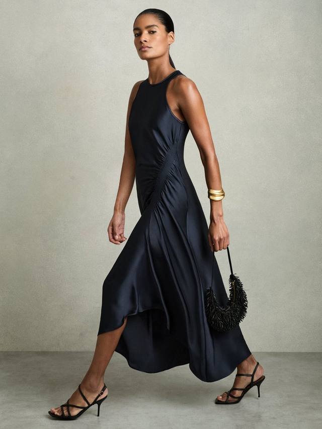 Атласное платье миди без рукавов с рюшами от anessa Reiss, темно-синий
Атласное платье миди без рукавов с рюшами от anessa Reiss, темно-синий