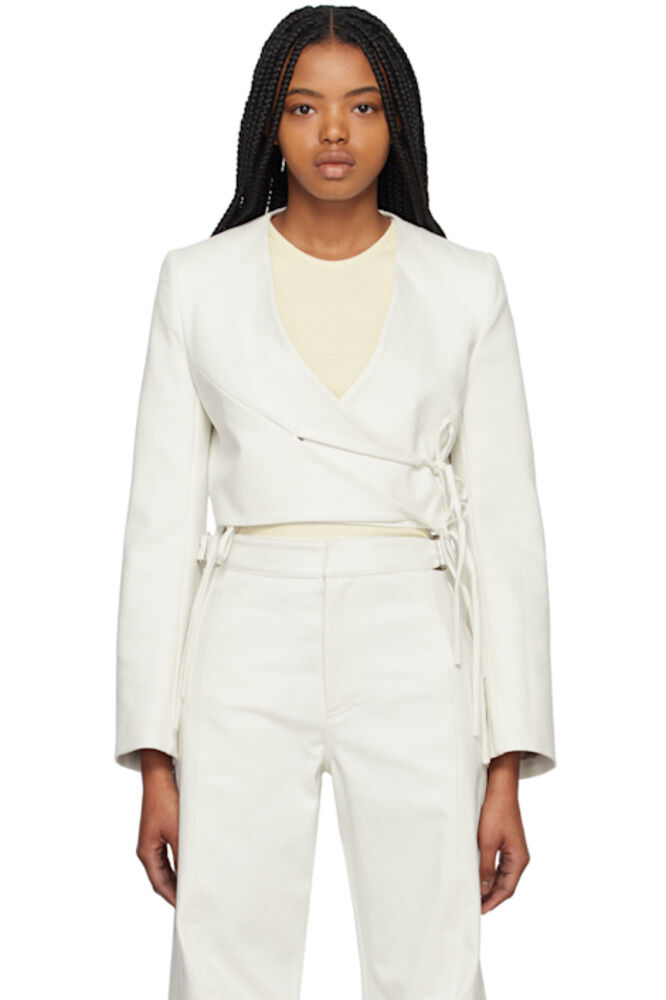 Джинсовый блейзер Off-White с запахом и разрезом Yuzefi
Джинсовый блейзер Off-White с запахом и разрезом Yuzefi